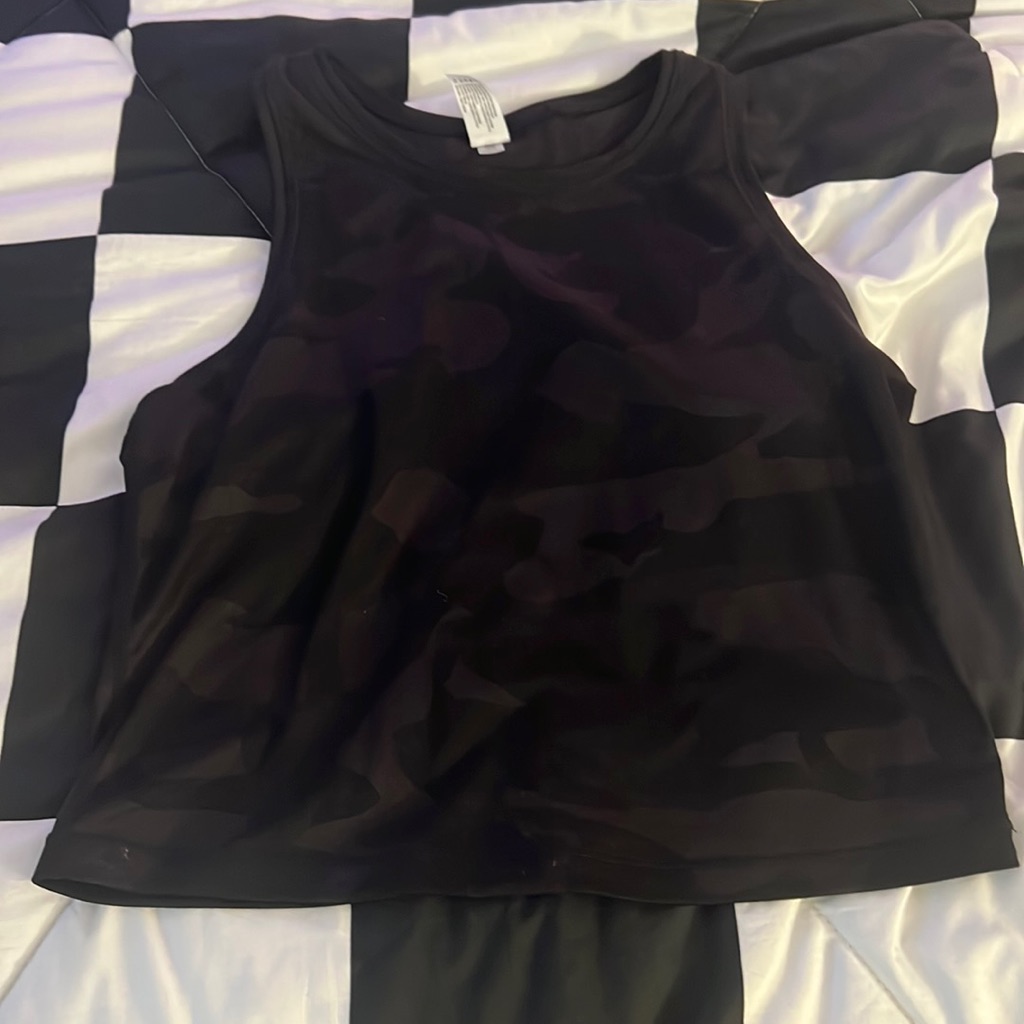 Size Small Camo Active Top
